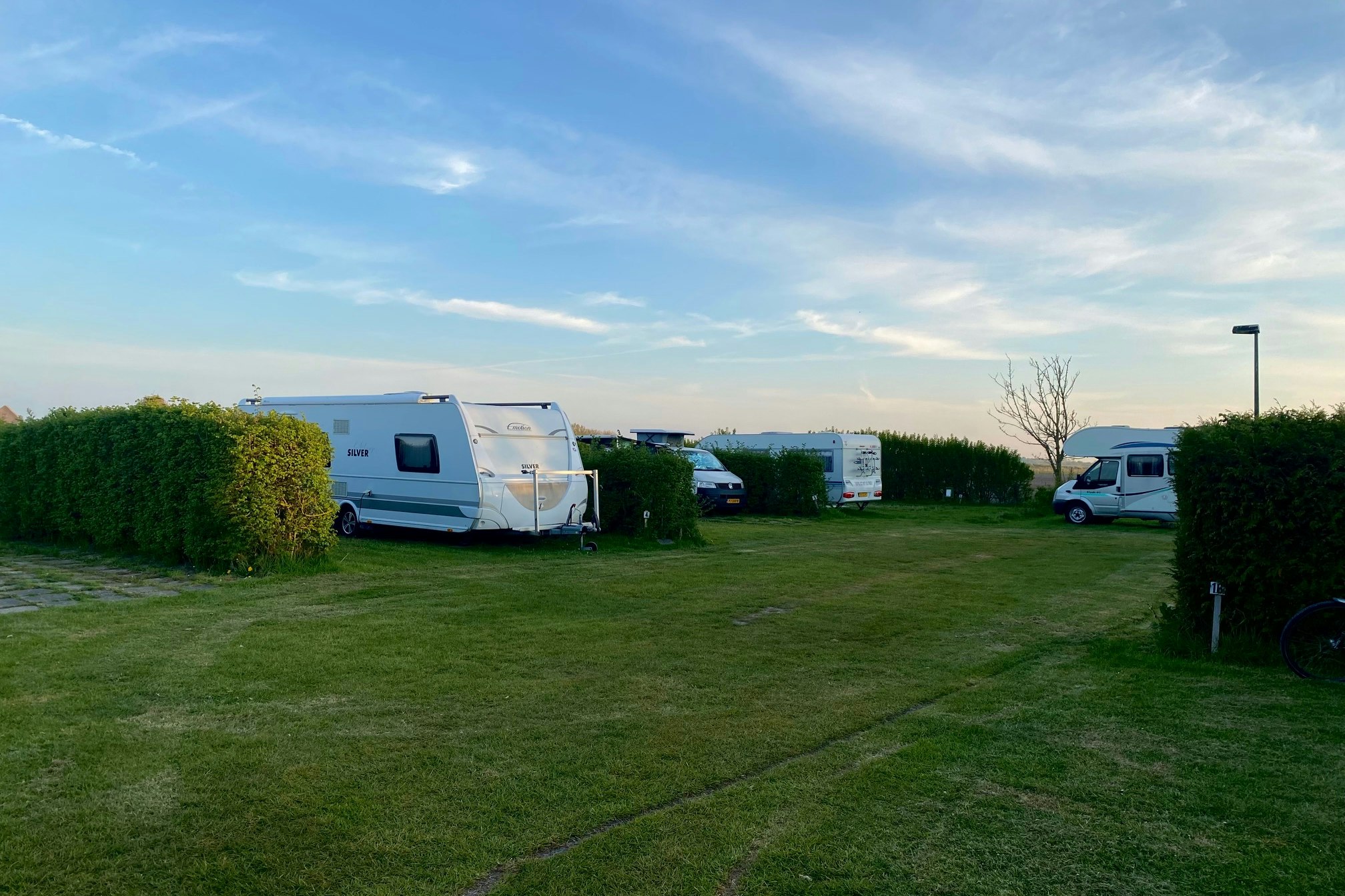 Mini camping Hoeve Voorwaarts - Standplatzwiese auf dem Campingplatz