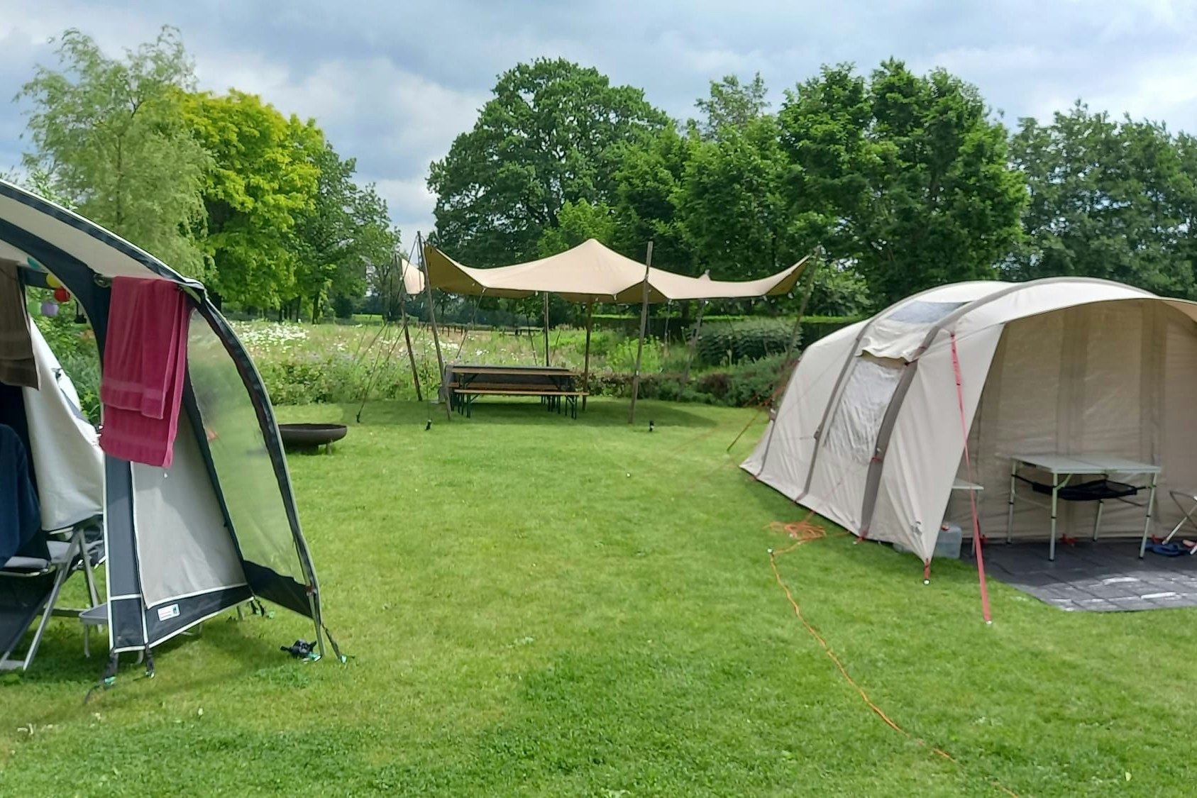 Minicamping Achterhoeks Goed - Wohnmobil- und Wohnwagenstandplätze auf der Wiese