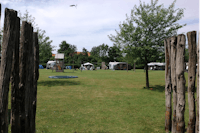 Minicamping Biggekerke - Blick auf den Campingplatz mit Kinderspielplatz