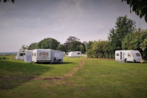 Minicamping Blauwestadhoeve - Wohnmobil- und Wohnwagenstellplätze auf der Wiese