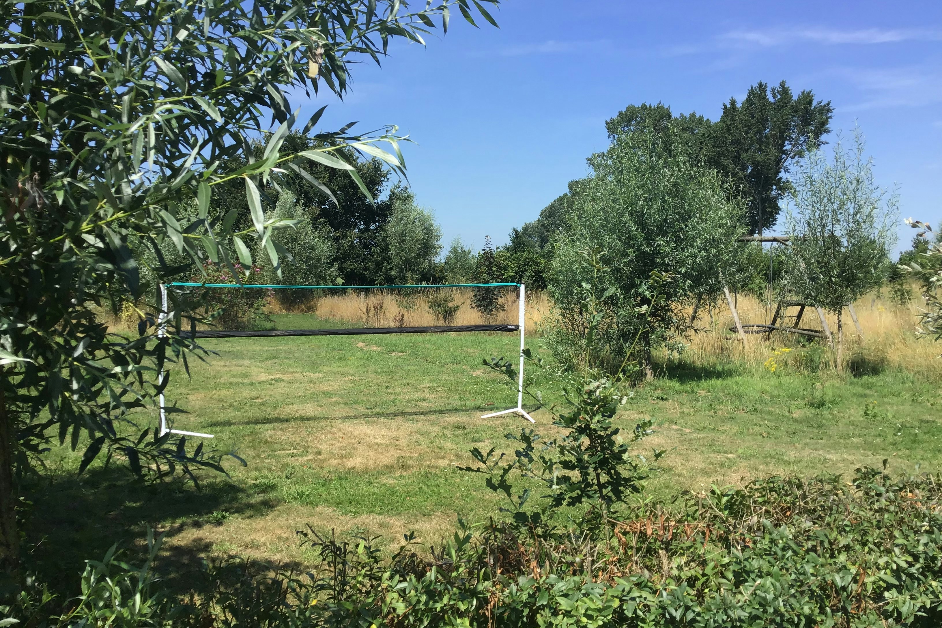 Minicamping Boerderij de Vrije Geest - Volleyballnetz auf dem Campingplatz