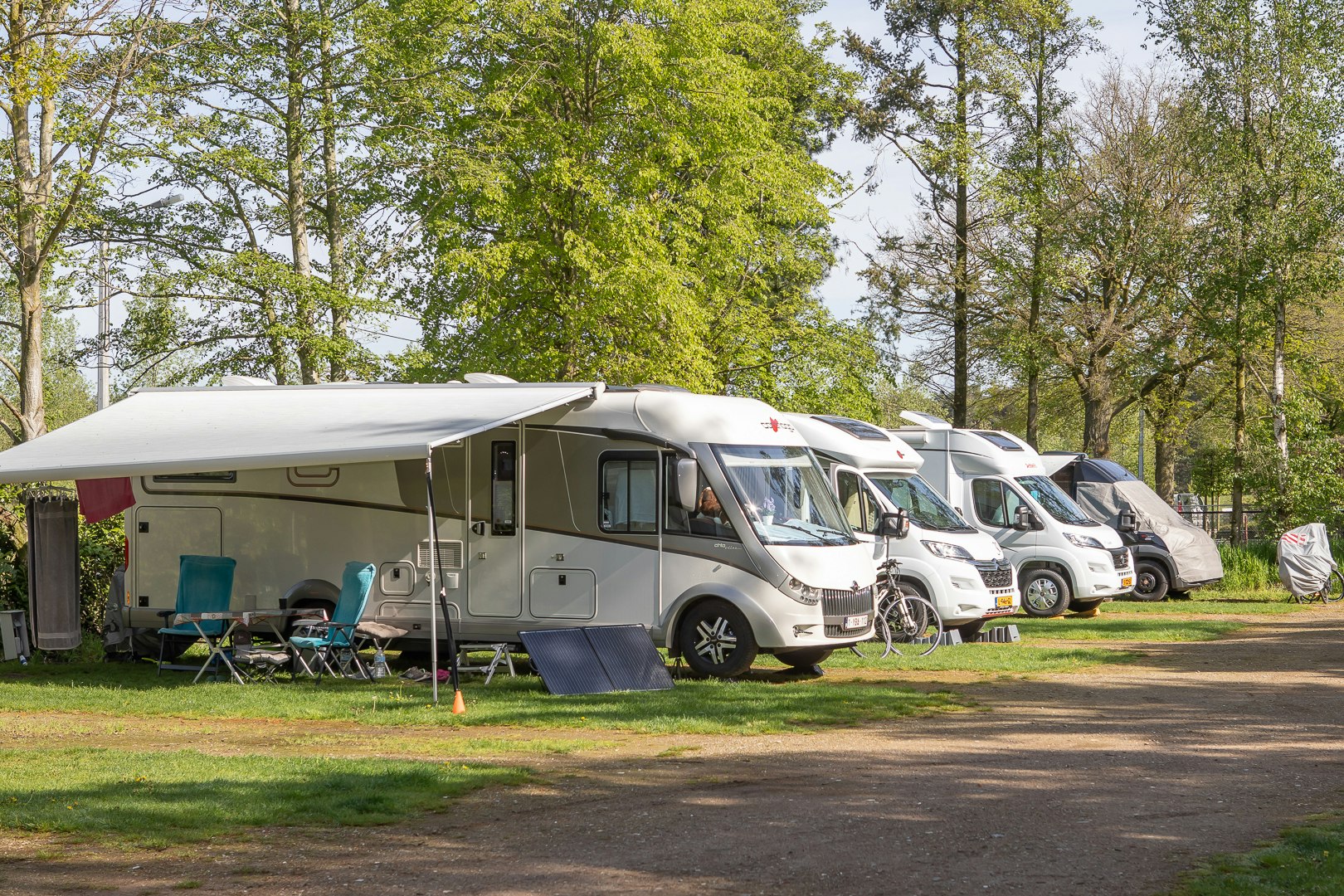 Minicamping De Ballasthoeve - Standplätze auf der Wiese auf dem Campingplatz