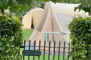 Minicamping De Knokkert - Standplätze im Grünen auf dem Campingplatz