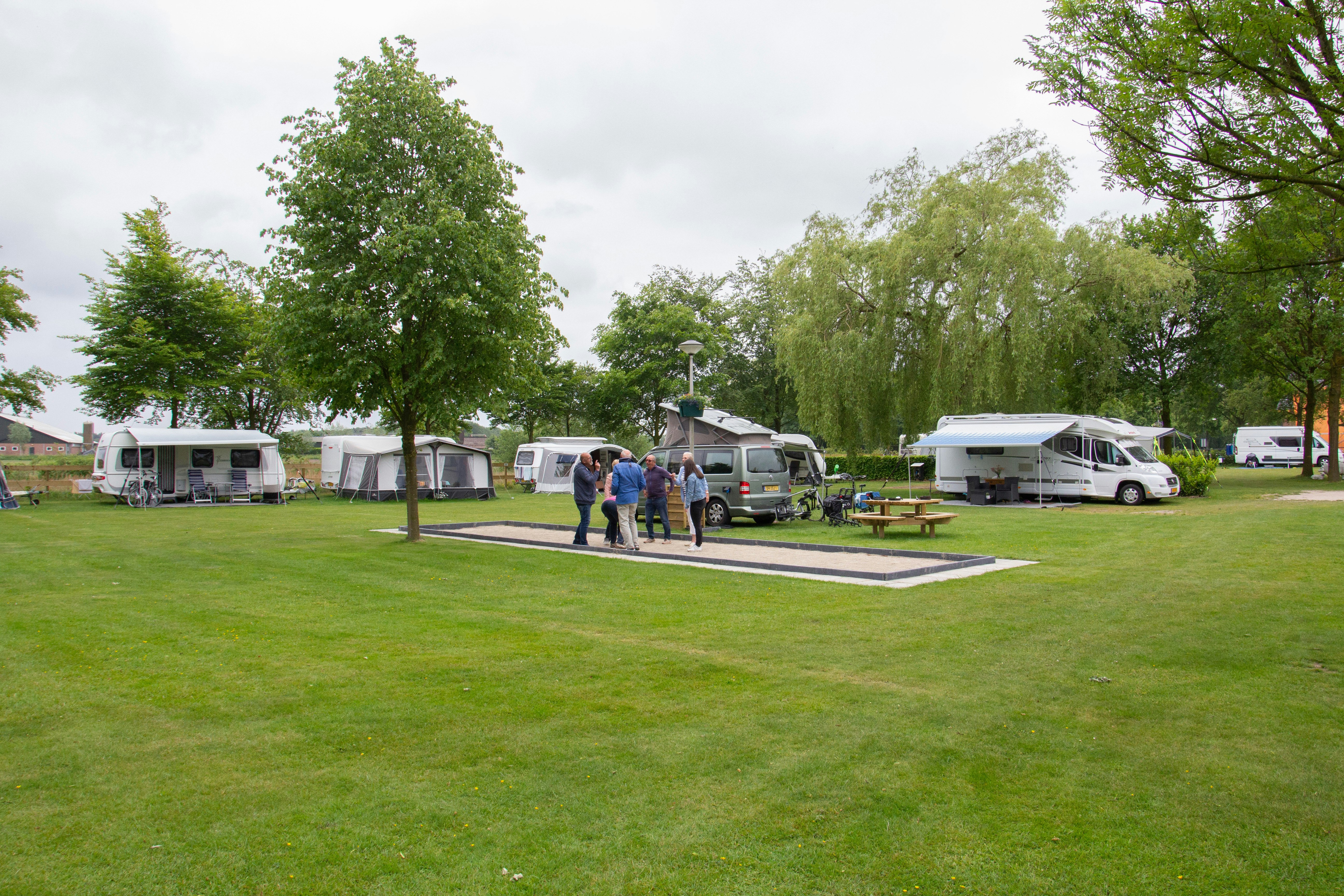 Minicamping De Landerijen - Pétanque-Feld auf der Standplatzwiese