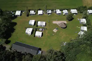 Minicamping De Veldhoek - Campingplatz aus der Vogelperspektive
