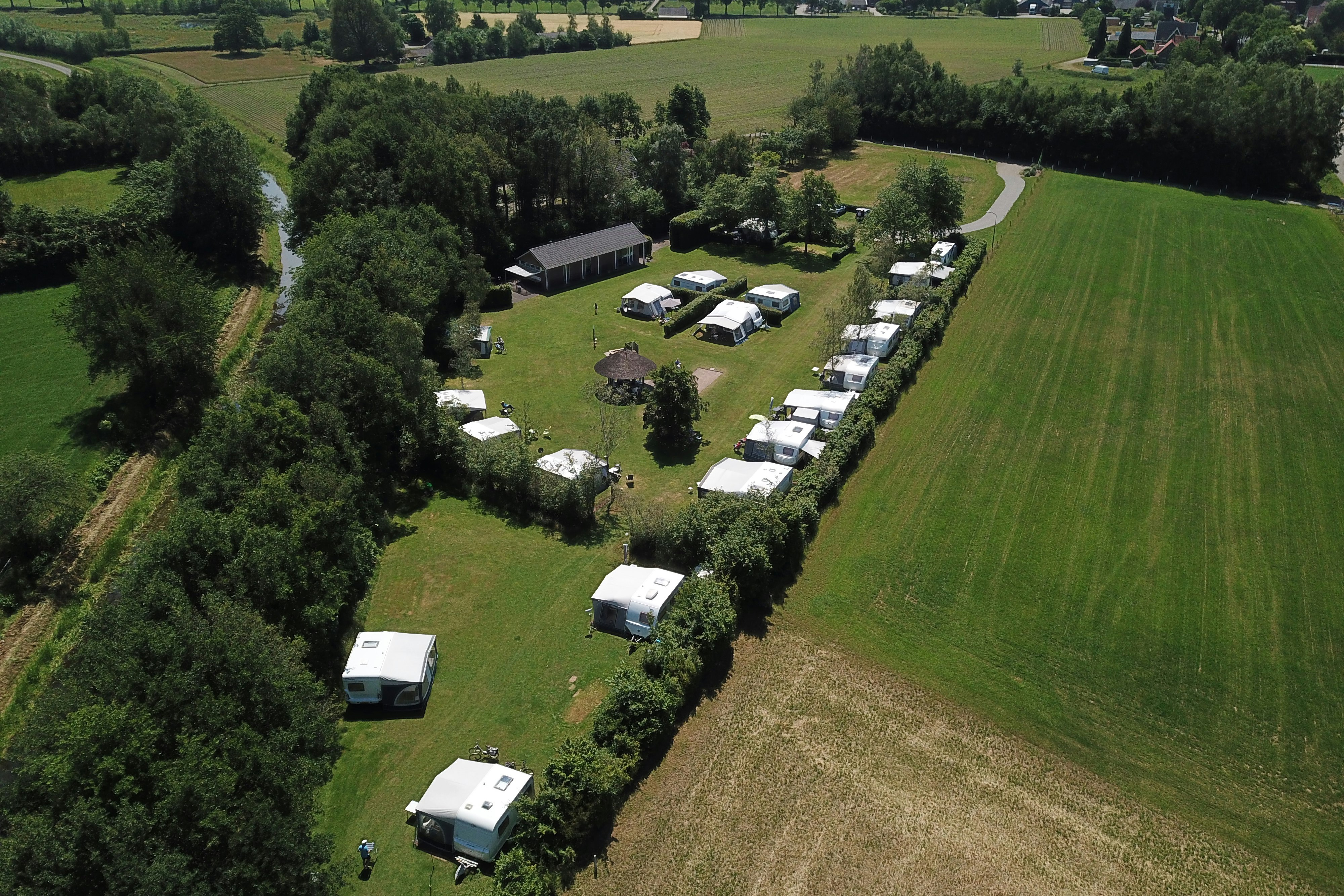 Minicamping De Veldhoek  - Luftaufnahme des Campingplatzes