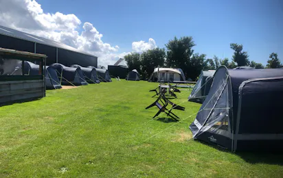 Minicamping en stalling De Heuvel