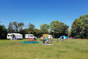 Minicamping en stalling De Heuvel - Wohnmobil- und Wohnwagenstandplätze auf der Wiese