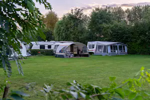Minicamping Geelders - Standplatzwiese auf dem Campingplatz