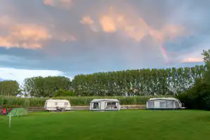 Minicamping Geelders - Standplatzwiese auf dem Campingplatz