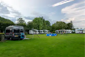 Minicamping Geelders - Wohnmobil- und Wohnwagenstandplätze auf der Wiese