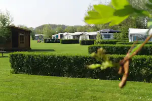 Minicamping Het Twiskerveld - Wohnmobil- und Wohnwagenstandplätze auf der Wiese