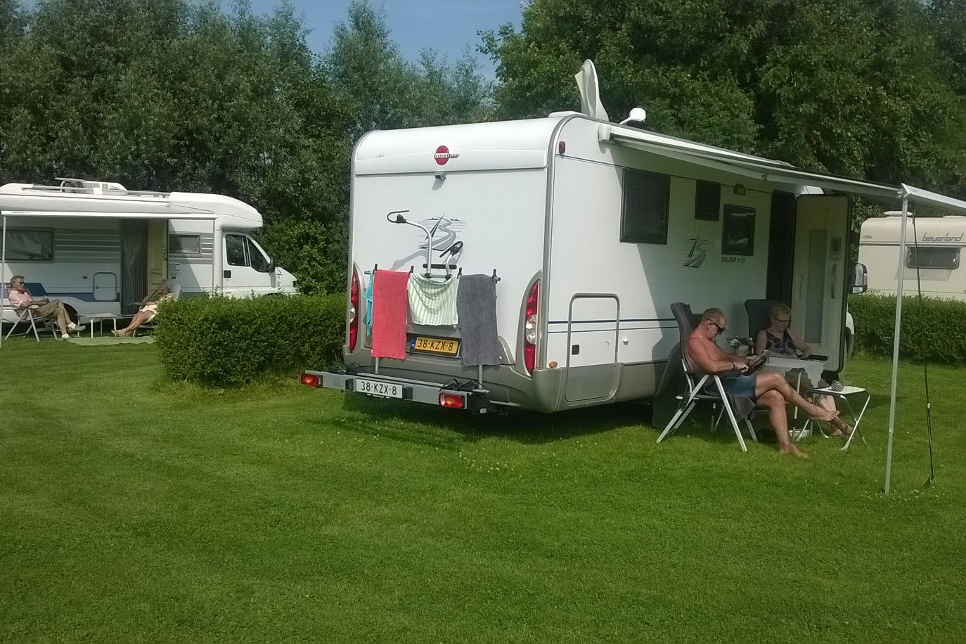 Minicamping Het Twiskerveld - Wohnmobil- und Wohnwagenstandplätze auf der Wiese