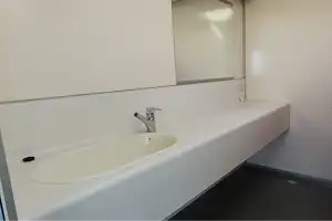 Minicamping Hof Zwagerman - Babybadewanne in einem Familienbadezimmer