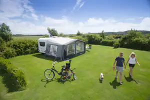 Minicamping & Kloostertuin Werendijke - Wohnwagenstellplätze auf der Wiese