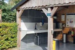Camping Landgoed Geuzenbos - Geschirrspülbecken auf dem Campingplatz