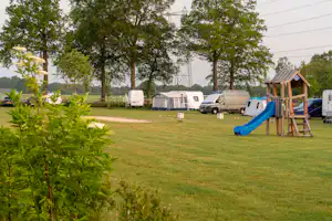 Minicamping Oisterwijk Minicamping Oisterwijk - Kinderspielplatz auf dem Campingplatz