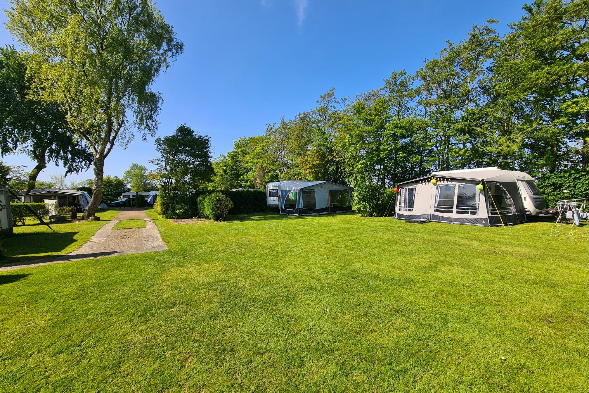 Minicamping 't Bullekroffie - Standplätze auf der Wiese auf dem Campingplatz