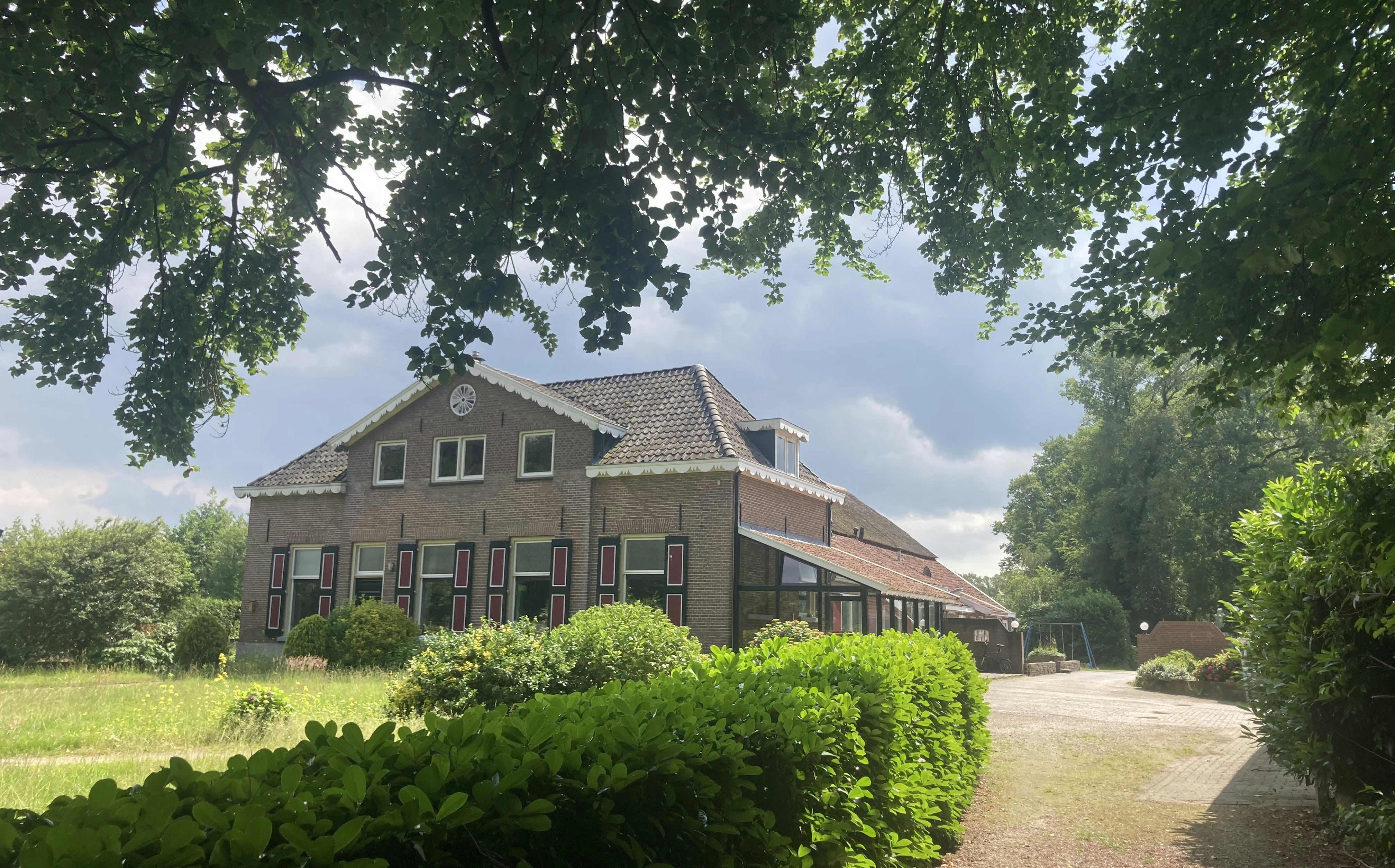 Minicamping 't Gagel - Blick auf das Servicegebäude auf dem Campingplatz