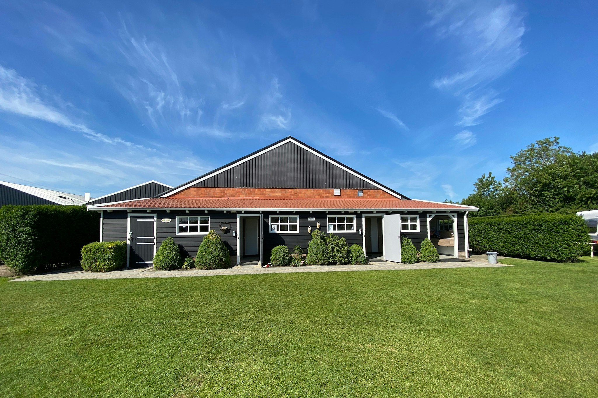 Minicamping 't Kwedammertje - Sanitärgebäude Außenansicht