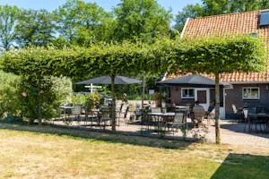 Mini Camping en B&B Veenemaat - Blick auf die Terrasse des Restaurants -De Gelagkamer-