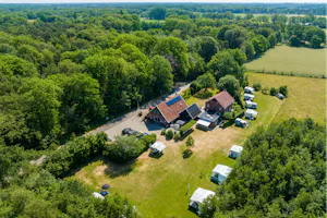 Mini Camping en B&B Veenemaat - Campingplatz aus der Vogelperspektive
