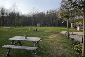 Mini Camping en B&B Veenemaat - Picknick Sitzplätze auf der Wiese