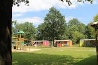 Molecaten Park Bosbad Hoeven  -  Spielplatz und Mobilheime vom Campingplatz im Grünen