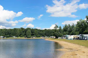 Molecaten Park Kuierpad - Badesee auf dem Campingplatz
