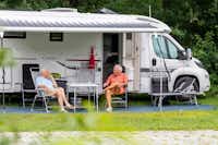 Molecaten Park Landgoed Ginkelduin - Camper sitzen auf ihrem Standplatz