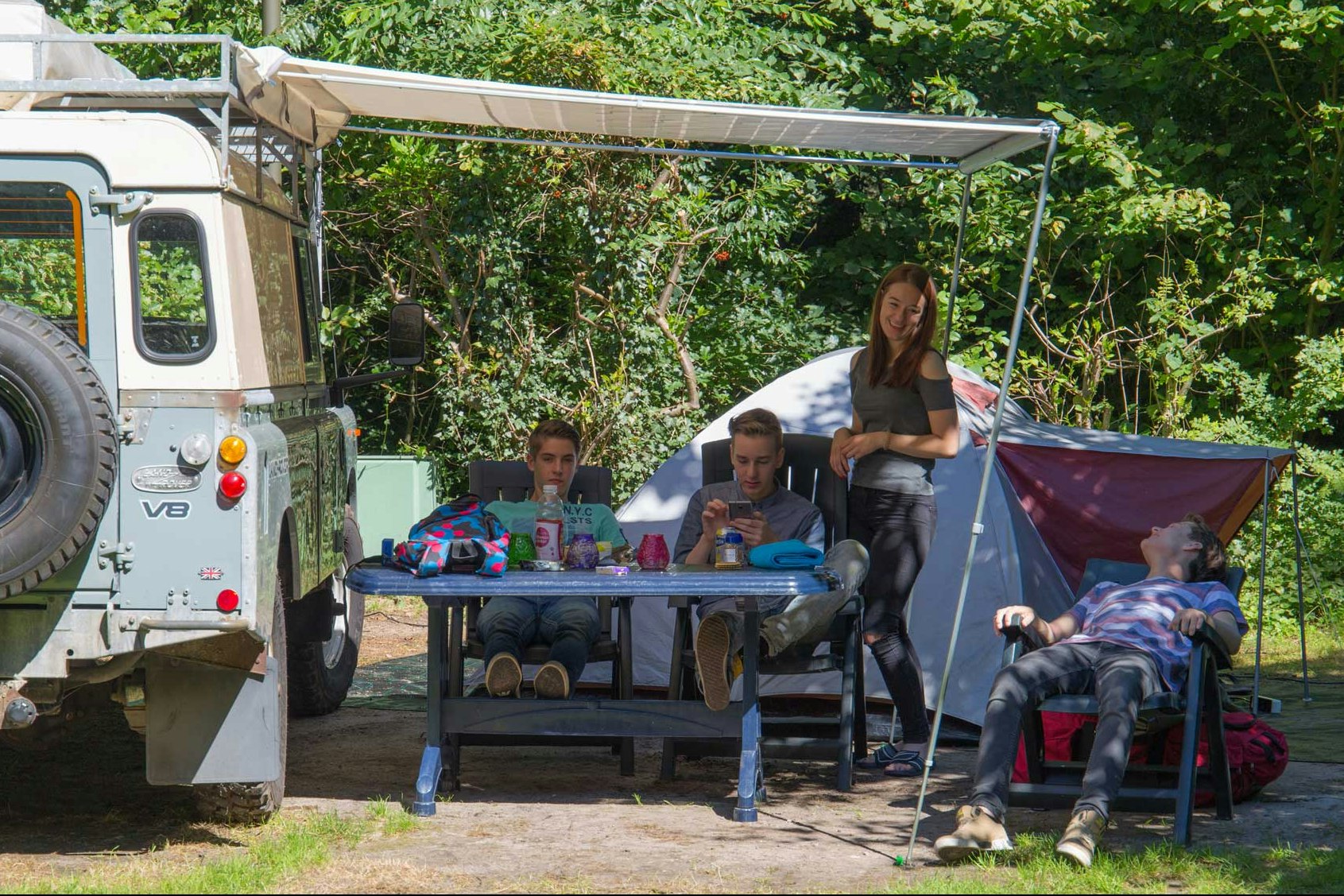 Molecaten Park Landgoed Molecaten  -  Camper am Wohnmobil auf dem Stellplatz vom Campingplatz