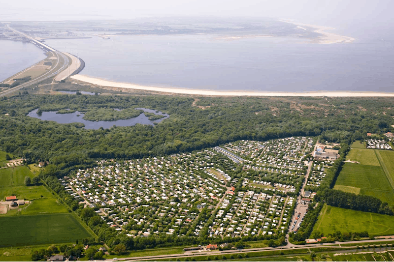 Molecaten Park Rondeweibos  -  Campingplatz an der Nordsee aus der Vogelperspektive