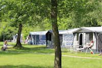 Molecaten Park 't Hout  -  Camper auf dem Wohnwagen- und Zeltstellplatz vom Campingplatz im Grünen