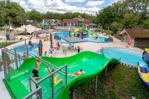 Molecaten Park 't Hout - Wasserrutschen im Wasserpark des Campingplatzes