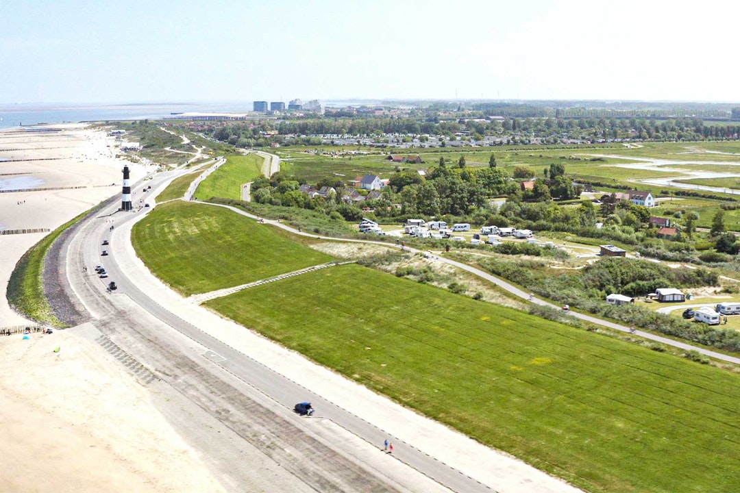 Molecaten Park Waterdunen  - Luftaufnahme des Campingplatzes am Strand