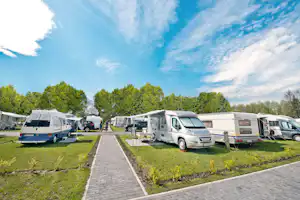 Molo Camping - Wohnwagen und Wohnmobile auf Stellplätzen