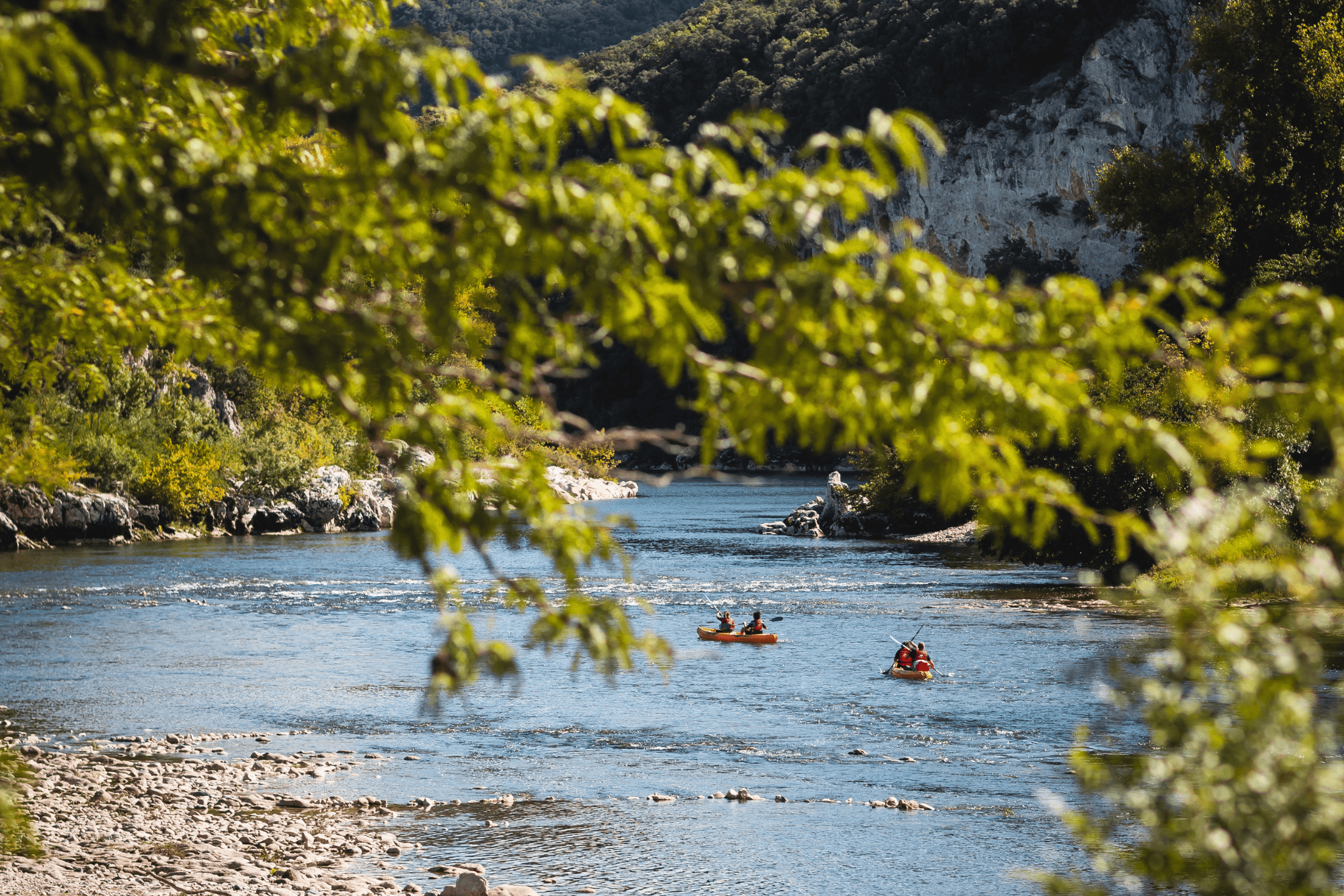 Camping Rives d'Arc - Kanufahren auf dem Fluss als Freizeitaktivität
