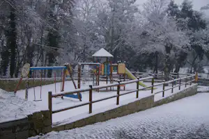Mondim Bastos Parque de Campismo Mondim de Basto - Spielplatz im WInter