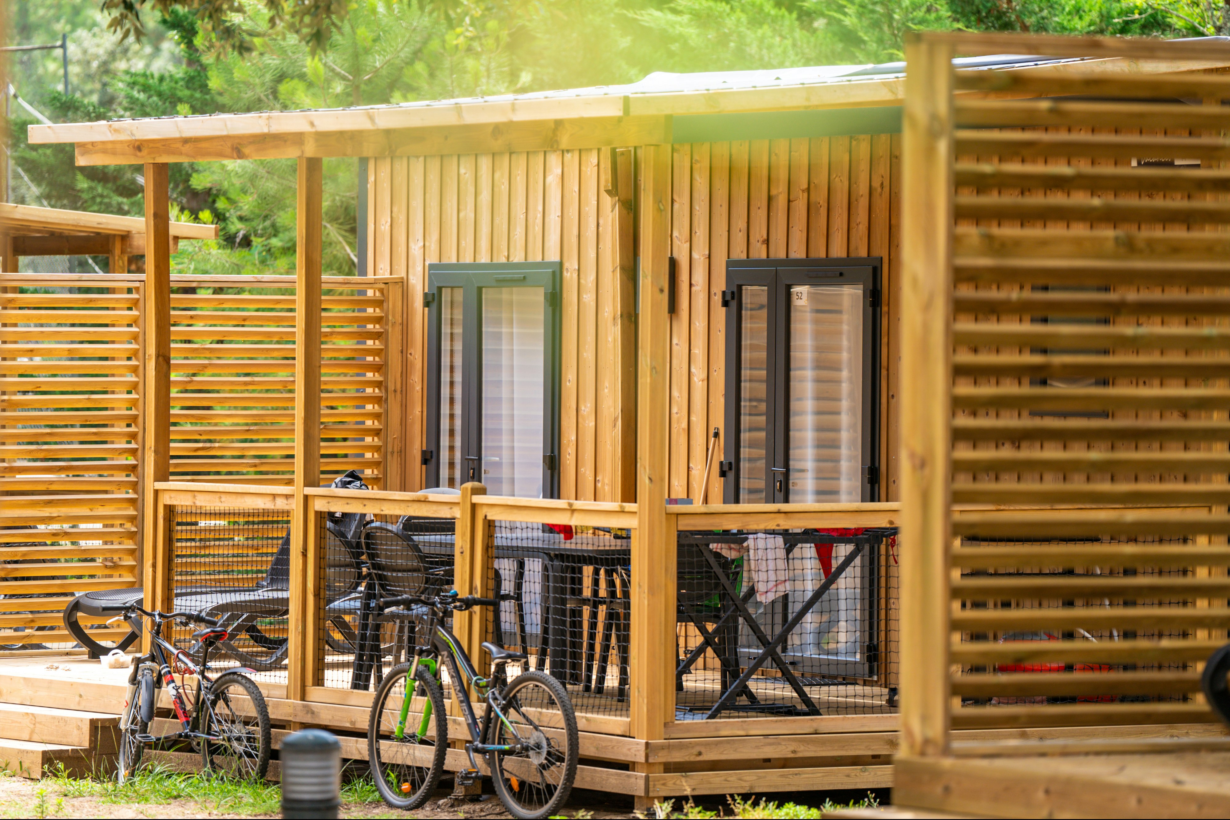 Flower Camping Monplaisir - Mobilheim mit Terrasse auf dem Campingplatz