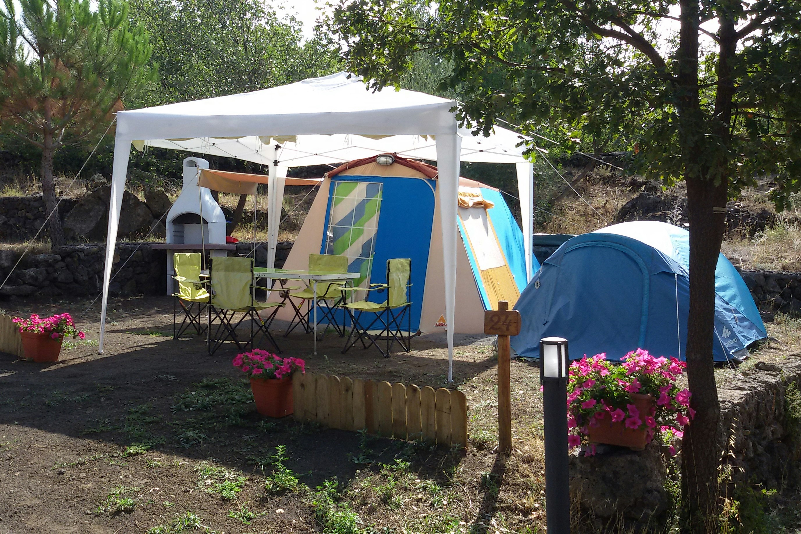 Mons Gibel Camping Park -   Zeltplatz mit Grill