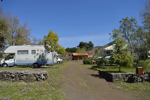 Mons Gibel Camping Park - Wohnwagen- und Wohnmobilstellplätze