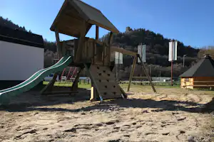 Mosel-Campingplatz Alf - Spielplatz auf dem Campingplatz im Grünen