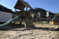 Mosel-Campingplatz Alf  -  Spielplatz auf dem Campingplatz im Grünen