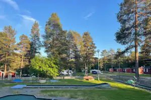 Mosjöns Camping - Minigolfanlage auf dem Campingplatz