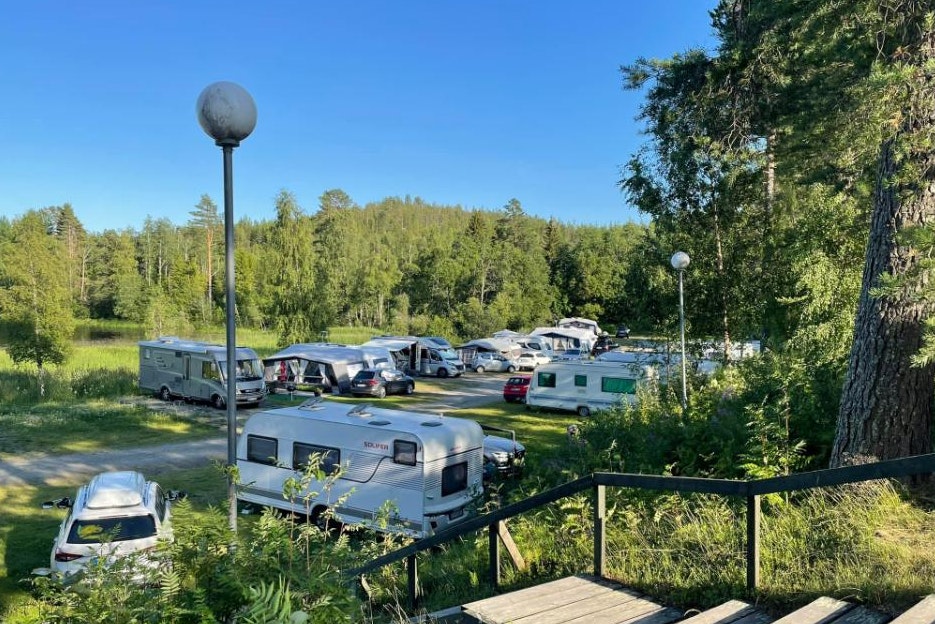 Mosjöns Camping - Standplätze im Grünen auf dem Campingplatz