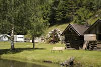 Mountain Camp Pitztal  -  Mobilheime am Teich auf dem Campingplatz