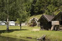 Mountain Camp Pitztal  -  Mobilheime am Teich auf dem Campingplatz