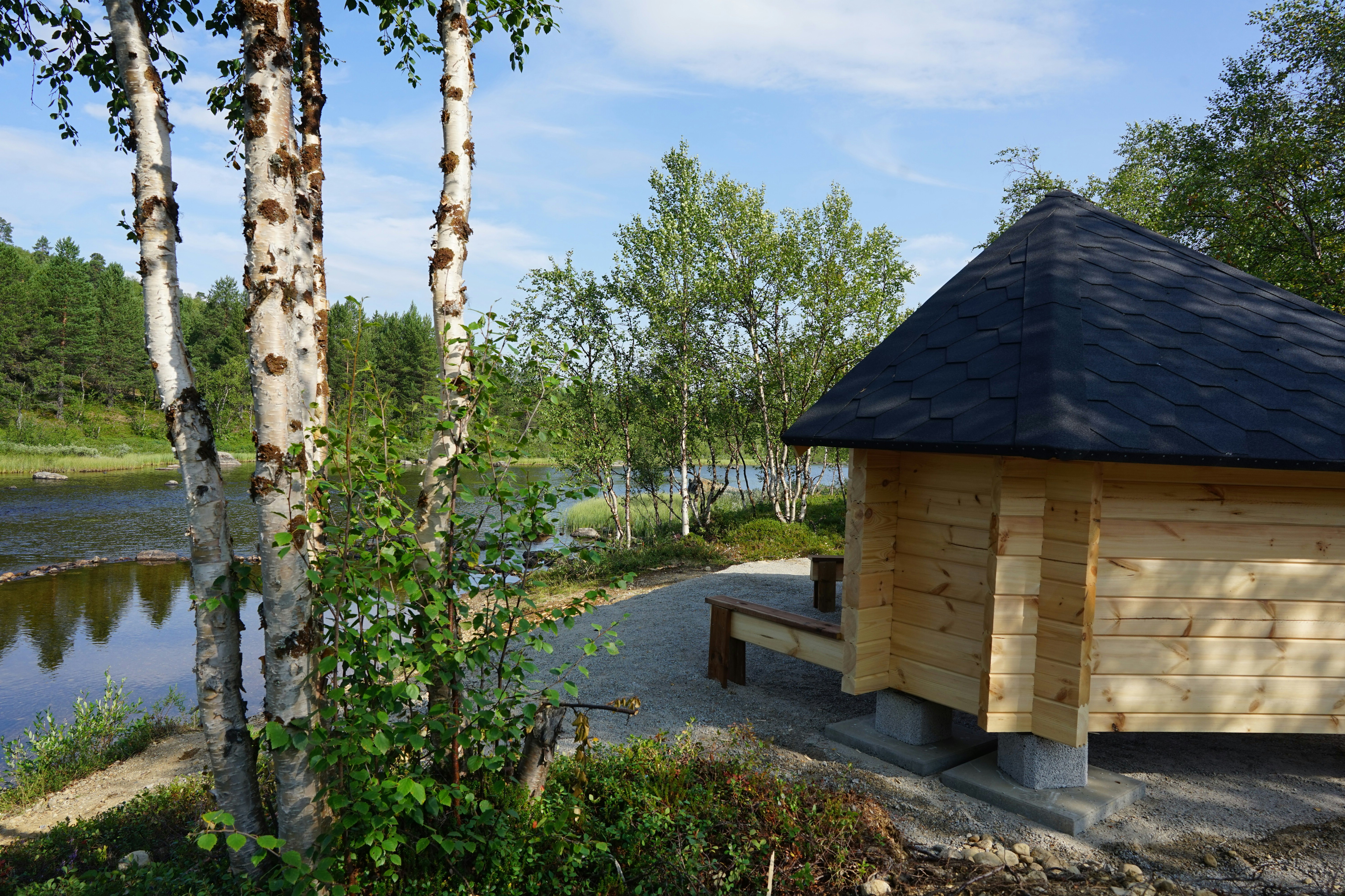 Muotkan Ruoktu - Hütte am Ufer des Flusses