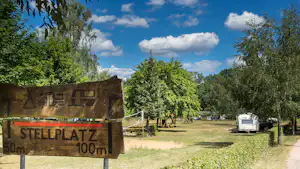 Müritzcamp Buchholz - Wohnmobil- und Wohnwagenstellplätze im Grünen auf dem Campingplatz