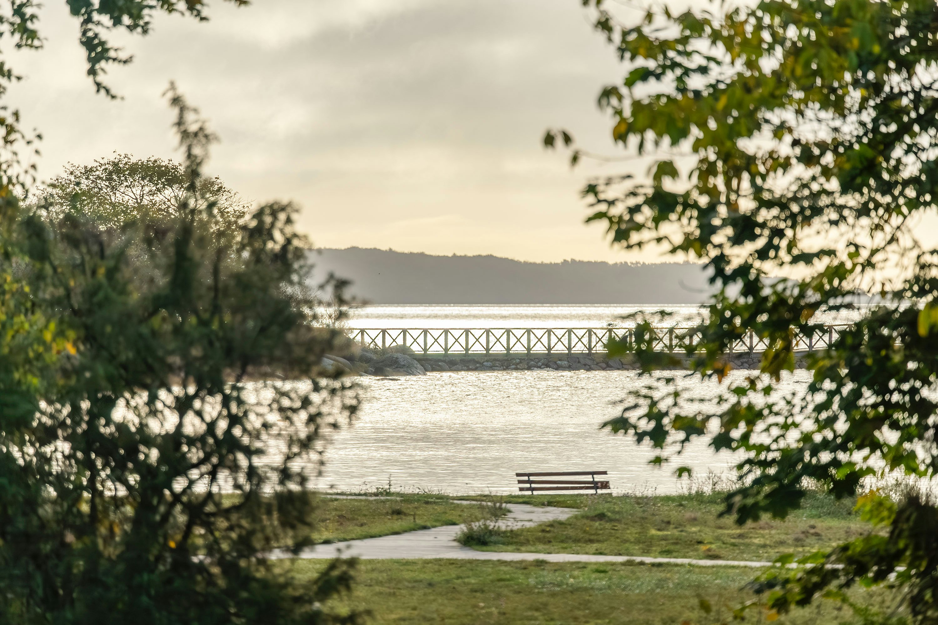 My Camping Tredenborg - Blick auf die Brücke am Wasser bei Sonnenuntergang